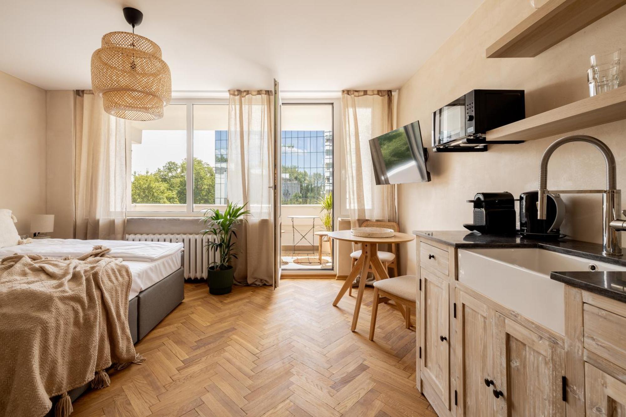 Four Seasons Old Town - Summer Warschau